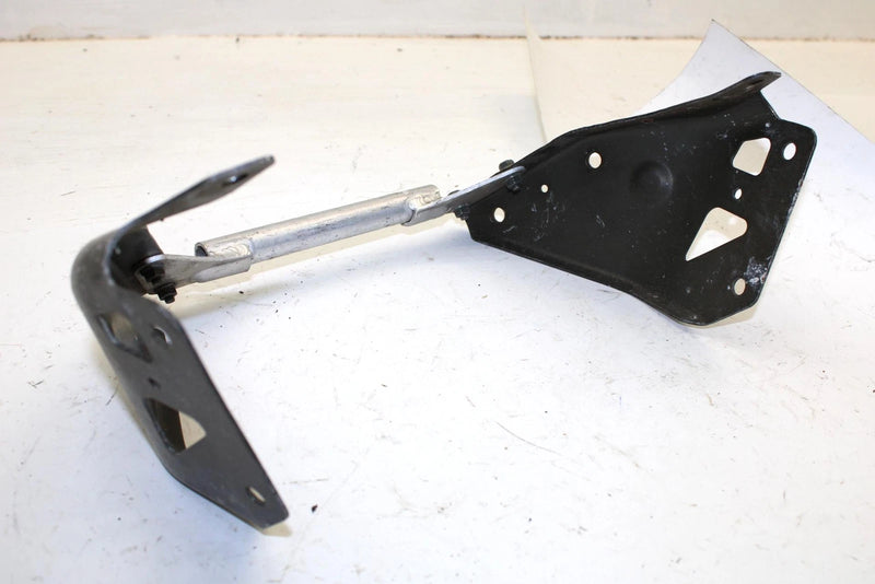 2006 Yamaha Apex Gt Oem Front Bumper Brace 8FA-21949-00-00 B296