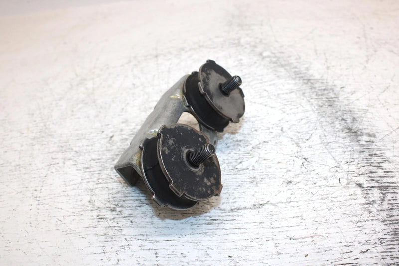 1995 Yamaha Vmax 600 Oem Rear Upper Motor Mount W/Bushings  82M-21425-00-00 SY11