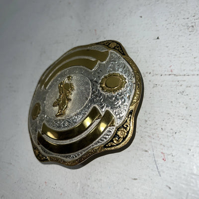 New Women’s Award Design Gold Silver Bull Rider Belt Buckle. L511878 A-135