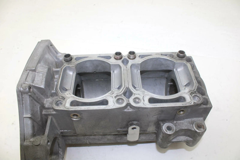 96 Yamaha Vmax 500 XT Pro Action OEM Crankcase Crank Case 8AB-15100-01-00 B519