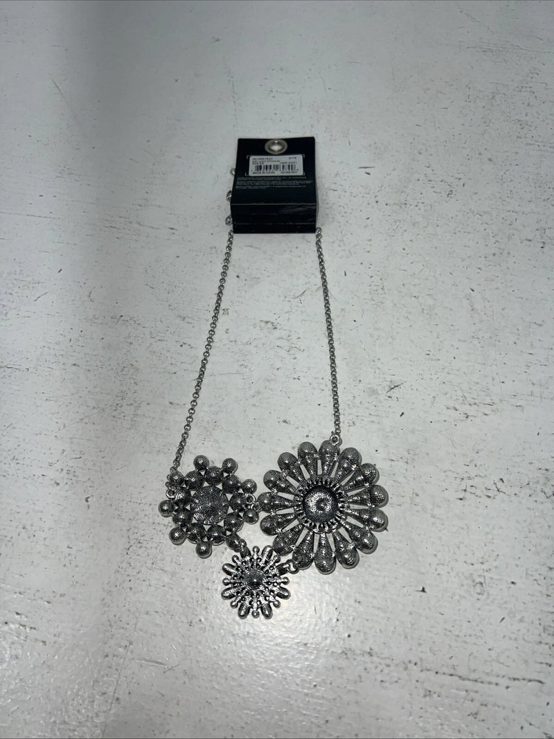 New Women’s Rock 47 3 Part Diamond Flower Necklace. NC2661R47 A-96