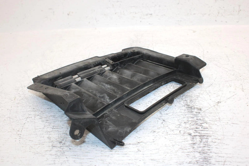 1997 Yamaha Venture Tr Oem Right Louver 8X9-77132-00-00 SY15