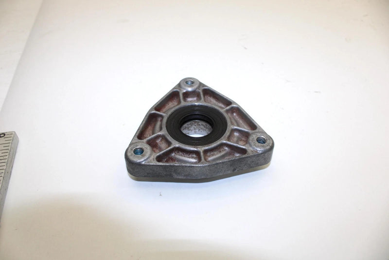 1995 Yamaha Vmax 600 Oem Chain Case Bearing Housing 8AB-47559-00-00 Q2500