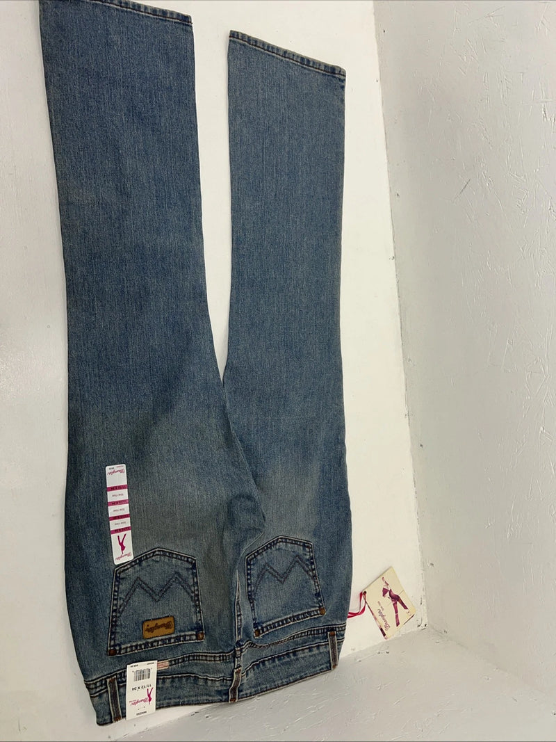 New Women’s Wrangler Low Rise Light Wash Denim Jeans. 11/12x34 P-10