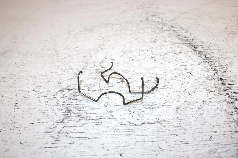 1998 Ski-doo Formula 500 Oem Valve Cap Spring Clip Pair 420838083 SS1