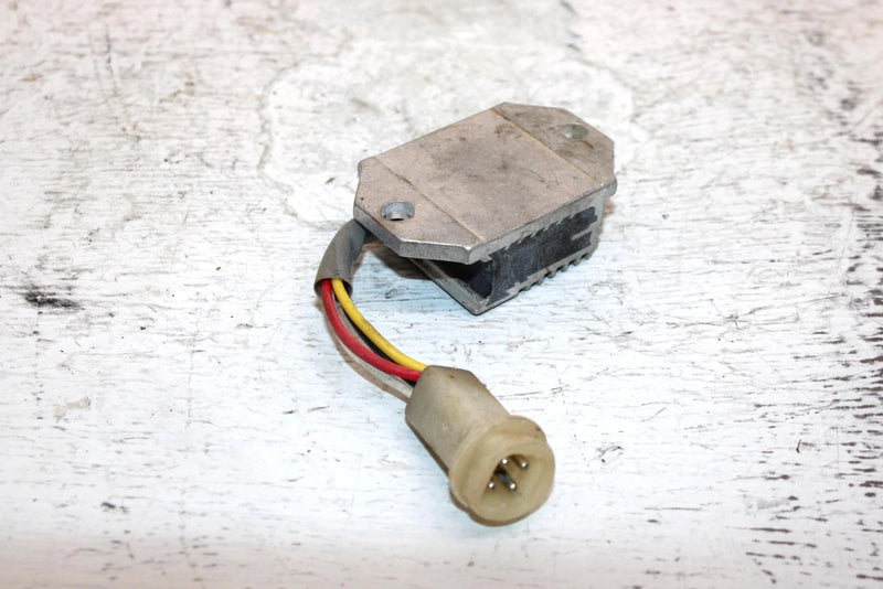 1990 Yamaha  Moto 4 Oem Voltage Regulator 29U-81960-90-00 AY5