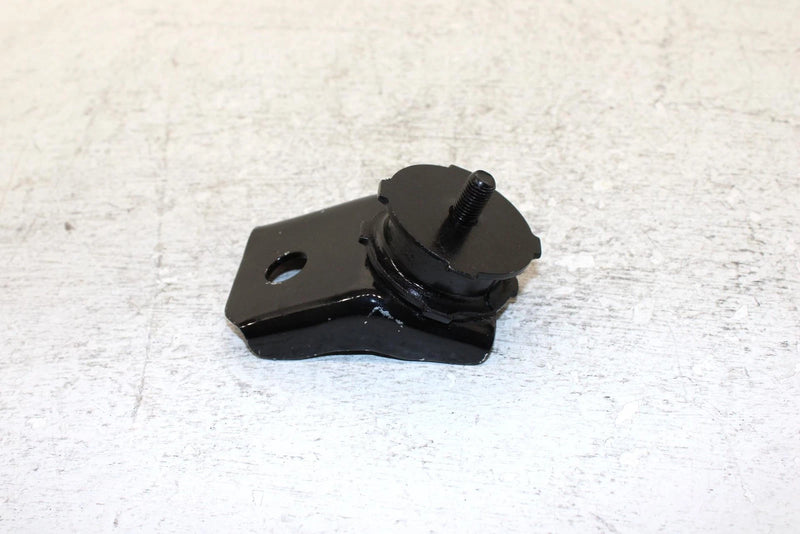 1995 Yamaha Vmax 500 Oem Front Lower Right Motor Mount 85L-21417-00-00 SY34