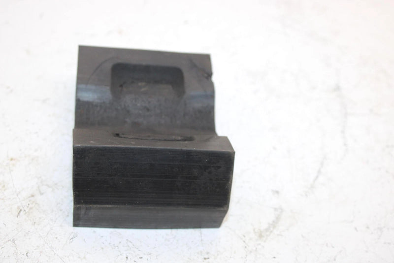 89 Polaris 500 Oem Rubber Stop 5521094 Q2748
