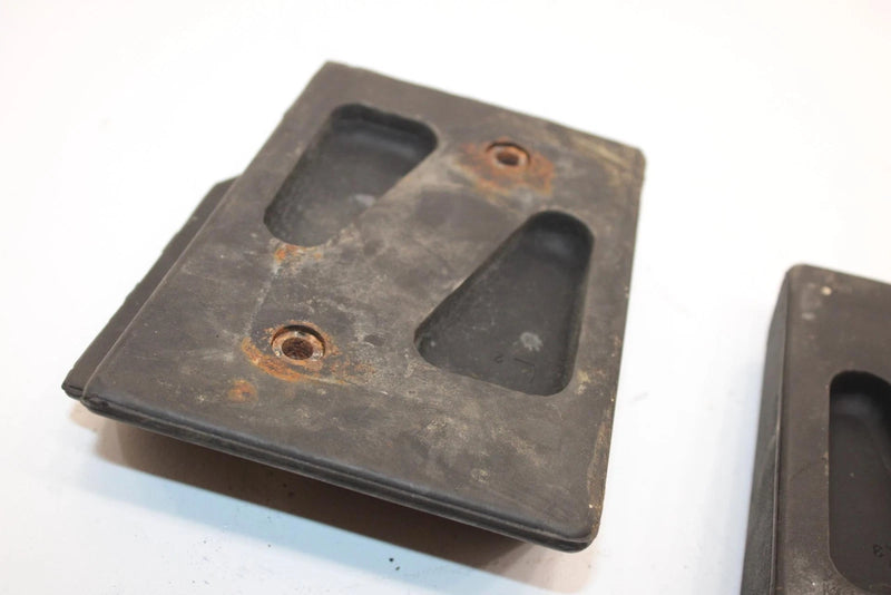 97 Yamaha Venture 600 Vt600a Oem Rear Footrest (Pair) 88T-27431-10-00 SY37