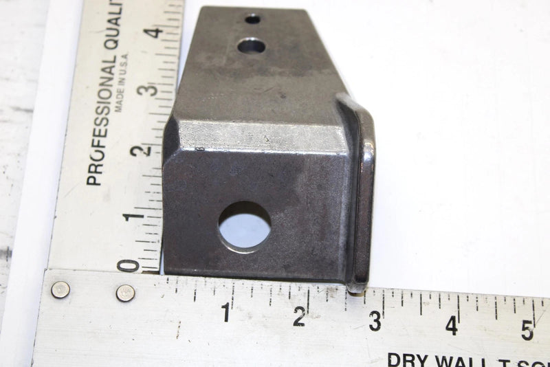 2001 Yamaha Sx700r Oem Front Lower Motor Mount Bracket 8CR-21417-00-00 Q1529