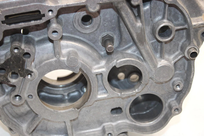 86 Honda Fourtrax  Trx125 A Oem Crankcase 11100-VM6-680 11200-VM6-000 AH7