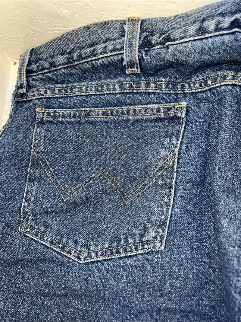 New Men’s Wrangler Rugged Wear Relaxed Fit Insulated Denim Jeans. 44x32 I-10