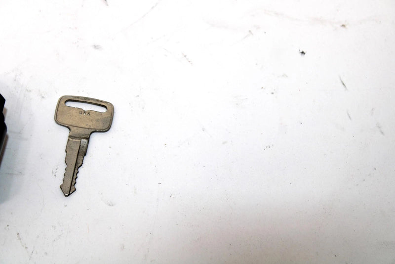 1988 Yamaha Srv Oem Ignition Main Key Switch 8K4-82508-20-00 SY62
