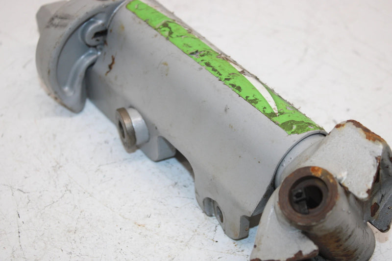 04 Arctic Cat Sabercat 600 Efi Oem Right Steering Spindle 1703-370 SA239