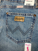 New Women’s Wrangler Light Wash Low Rise Denim Jeans. 9/10x34 N-7