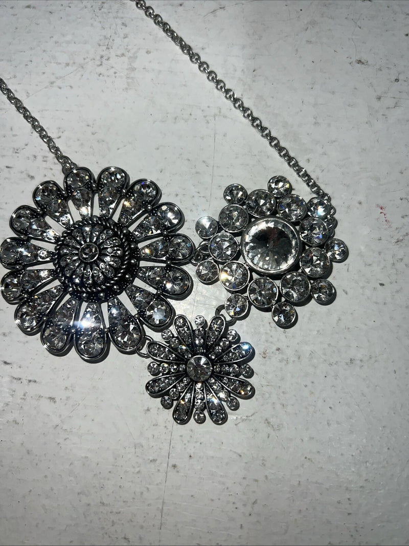 New Women’s Rock 47 3 Part Diamond Flower Necklace. NC2661R47 A-96
