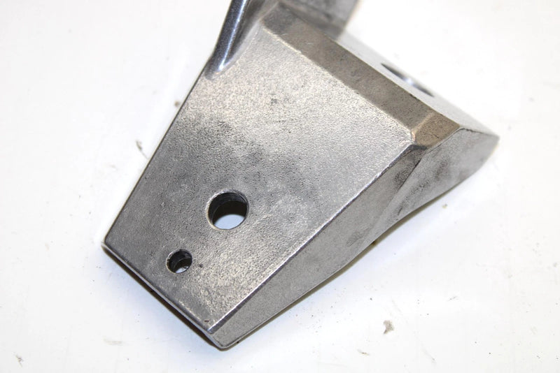 2001 Yamaha Sx700r Oem Front Lower Motor Mount Bracket 8CR-21417-00-00 Q1529