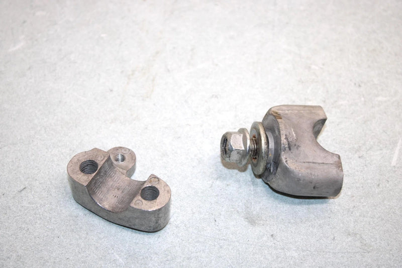 06 Honda Trx 350 Fe A  Oem Right Handlebar Mount 53130-HB3-770 AH24
