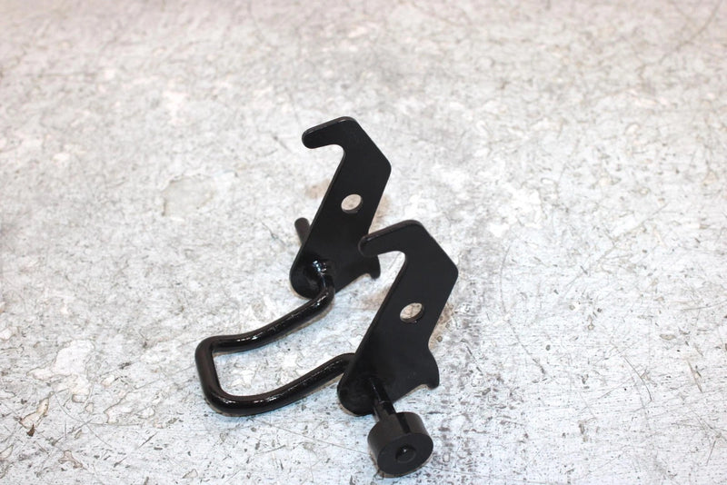 2006 Polaris Sportsman 500 Oem Hook Latch Bracket 5249895 AP186