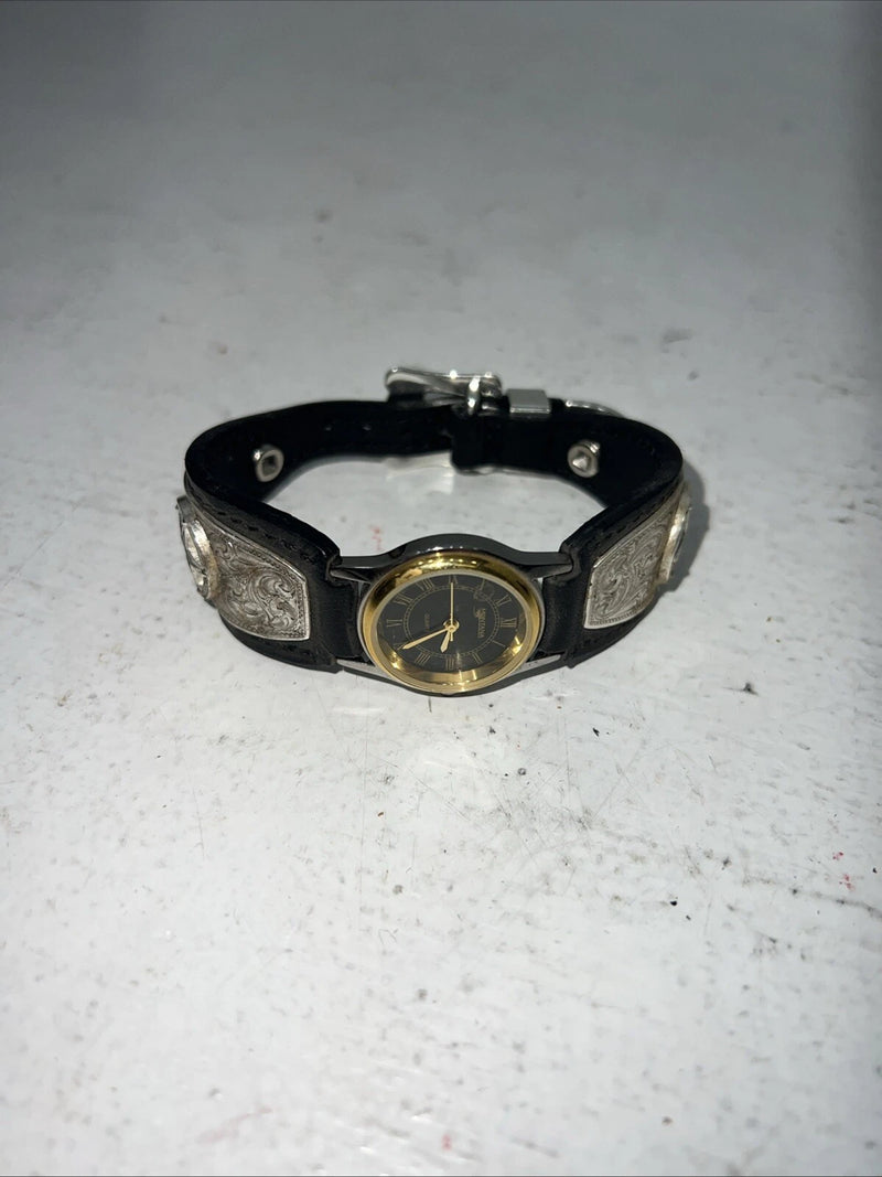 New Women’s Round Silver Bangle Star Watch. MT812 D-14