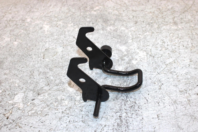 2006 Polaris Sportsman 500 Oem Hook Latch Bracket 5249895 AP186