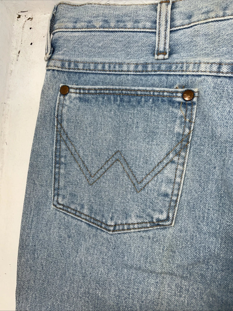 New Men’s Wrangler Light Wash Original Fit Denim Jeans. 38x34 Q-12
