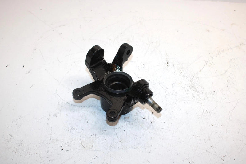 2001 Bombardier Traxter Oem Front Right Steering Knuckle 709400095 AB10