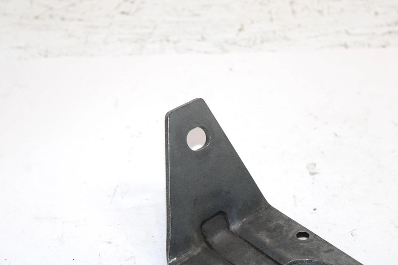1988 Yamaha Bravo Oem Engine Mount Plate 8R4-21411-00-00 SY72