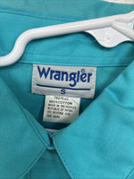 New Women’s Wrangler Blue Design Short Sleeve Button Up Size Small YY-59