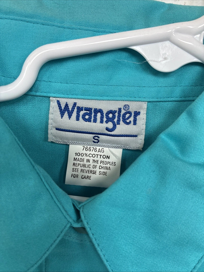 New Women’s Wrangler Blue Design Short Sleeve Button Up Size Small YY-59