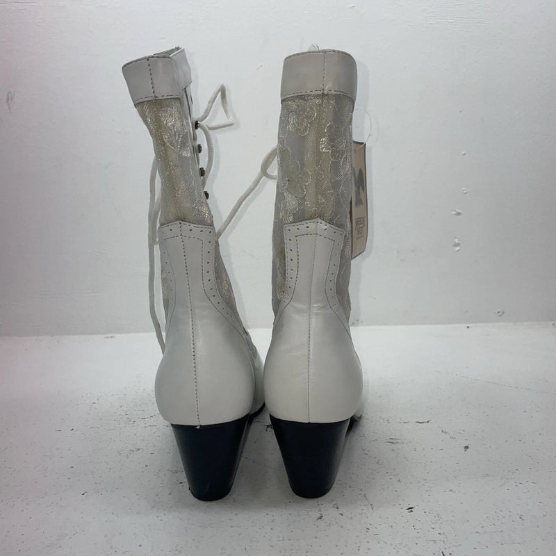 New Women’s White Lace Up American West Cowboy Boots. 615 10. 15-138