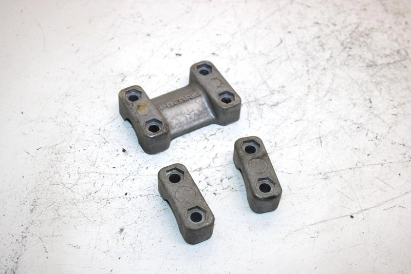 94 Polaris 440 Lc Oem Handebar Block Clamp 5630382-067 5630187-067 Q1750