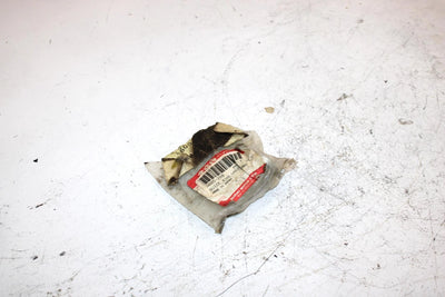 98 Arctic Cat Zr 440 Sno Pro Oem NOS Right Exhaust Valve Guide 3005-288 SAS7