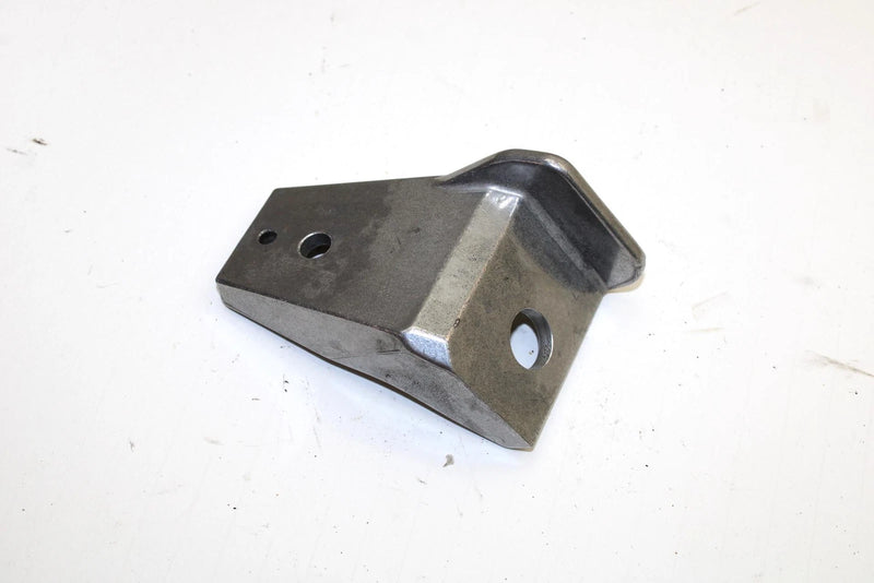 2001 Yamaha Sx700r Oem Front Lower Motor Mount Bracket 8CR-21417-00-00 Q1529
