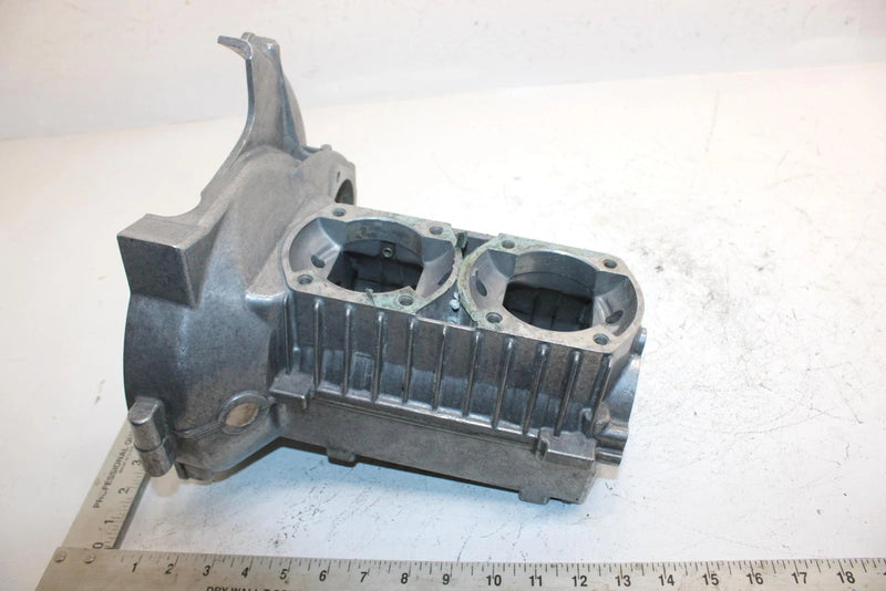 83 Yamaha Excel Iii Ec340g Oem Crankcase 8J4-15100-00-00 SY7