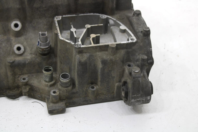 2007 Yamaha Attak Gt Oem Upper Crankcase Cylinder 8FP-15100-08-00 SY135