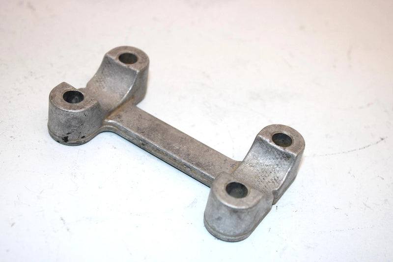 03 Bombardier Quest 650 Oem Handlebar Clamp Half 709400028 AB1.1