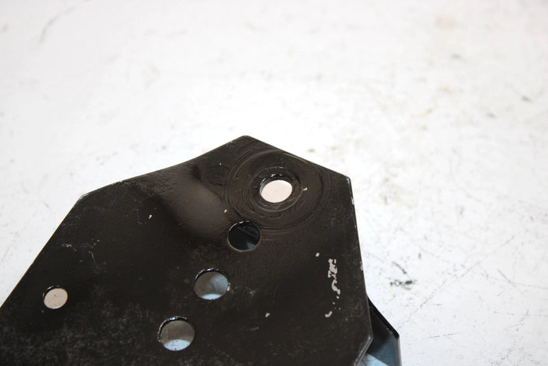 89 Polaris 500 Oem Left Suspension Bracket 1011666 1011746-067 Q5581