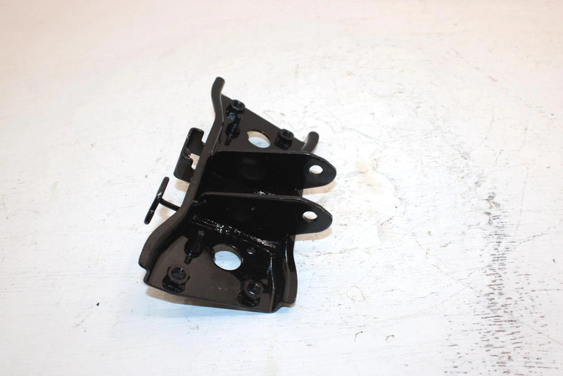 2009 Suzuki Lt-a400f Oem Motor Engine Mount Bracket 41990-27H00 AS26