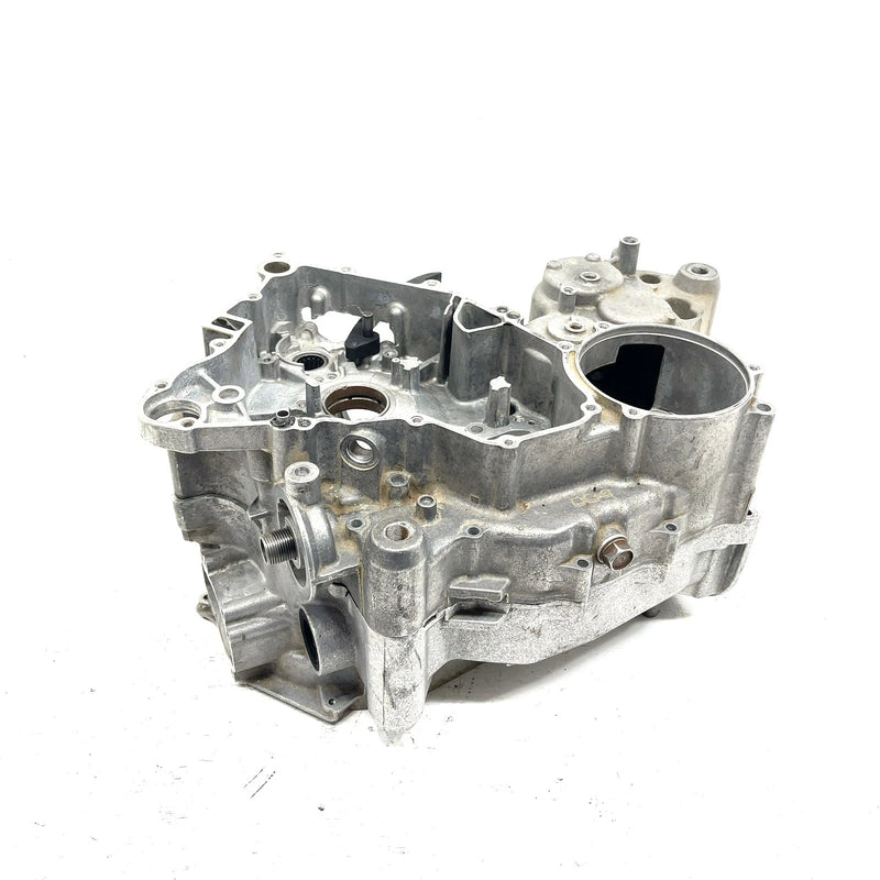 2005 Arctic Cat 650 4x4 V2 OEM Crankcase 3201-444 AA39
