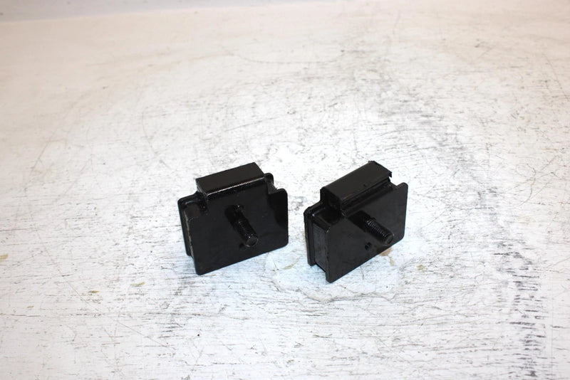 97 Yamaha Vmax Sx 700 Triple Oem Engine Mount Dampner Pair 8CH-21486-10-00 SY10