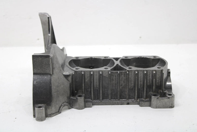 1989 Yamaha Ovation Deluxe Oem Upper Crank Case Half  8J9-15100-01-00 SY69