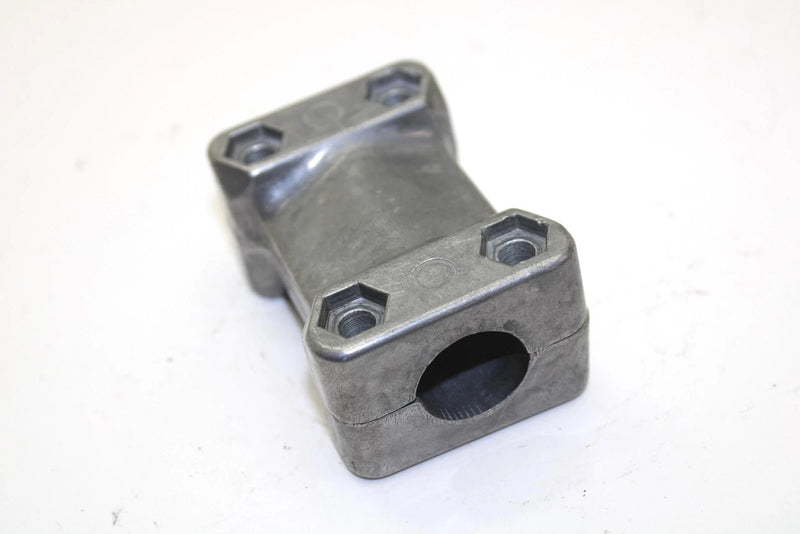 05 Polaris Sportsman 700 EFI OEM Handlebar Clamp  5631972 5631973 Q2521
