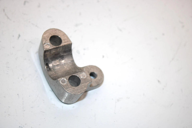 86 Honda Fourtrax 250 Trx250 A Oem Left Handlebar Mount 53121-958-000 AH32