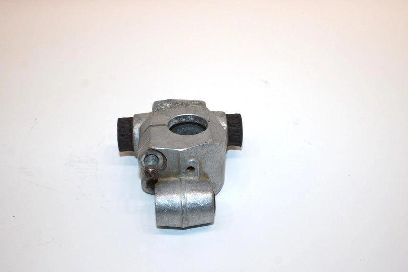 1994 Yamaha Vmax 600 Oem Left Suspension Bracket 8AB-23743-01-00 SY25