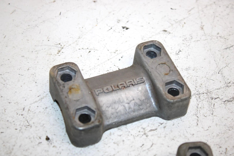 94 Polaris 440 Lc Oem Handebar Block Clamp 5630382-067 5630187-067 Q1750