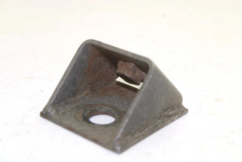 Yamaha OEM Front Right Lower Engine Motor Mount 8h8-21418-01-00 SY46