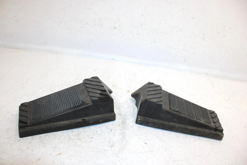02 Ski-doo Grand Touring 500 Oem Passenger Footrest Set 572088700 SS24