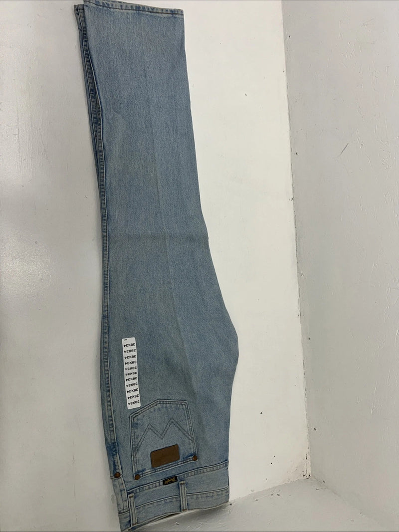 New Men’s Wrangler Light Wash Original Fit Denim Jeans. 38x34 Q-12