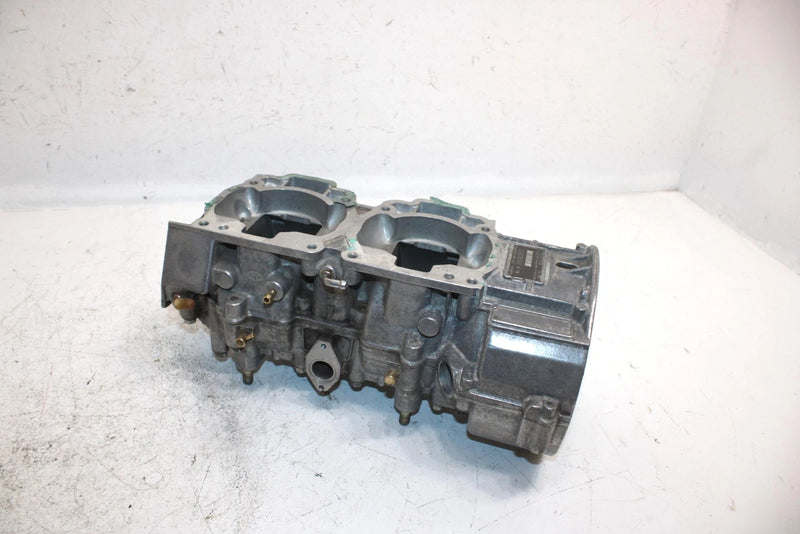 02 Ski-doo Grand Touring 500 Oem Crankcase 420888763 SS24